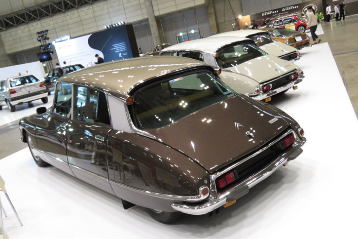 アウトニーズのブースの様子。