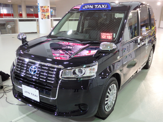 「トヨタ・ジャパンタクシー」。2017年10月にデビューした。