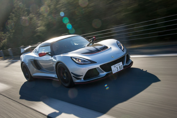 「エキシージ スポーツ380」の動力性能については、最高速が286km/h、0-100km/h加速が3.7秒とアナウンスされている。