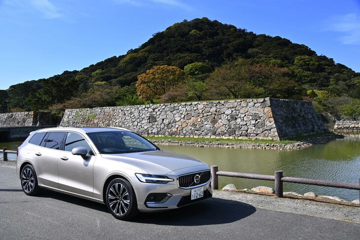 ボルボV60アルティメットB4（萩城にて）