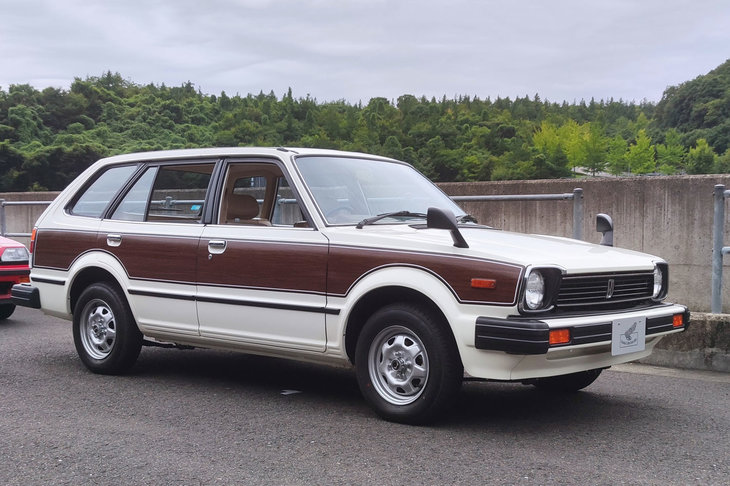 試乗に供された「シビック カントリー」。アメリカンな趣の木目調サイドパネルは、発売記念として最初の1500台に標準装備。以降はオプションとして用意された。