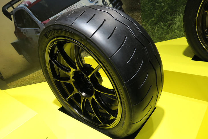 ジムカーナ競技での使用を想定した「ディレッツァβ10」。