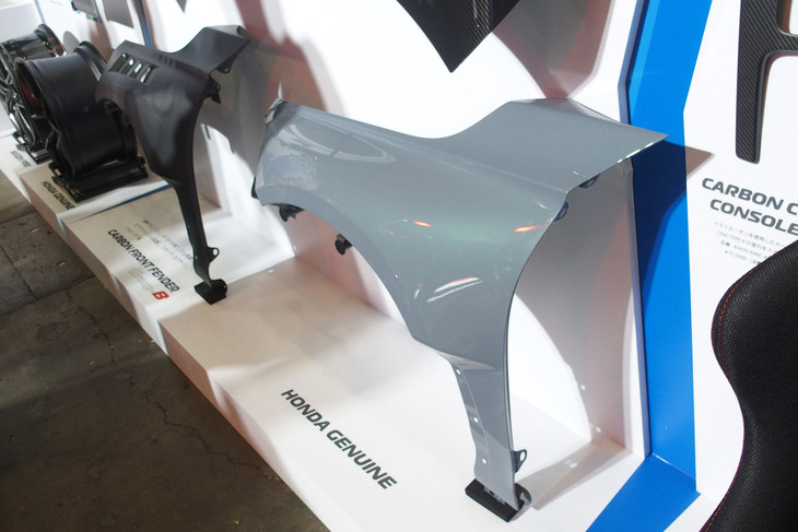 ホンダブース内に設けられた無限の展示アイテム。