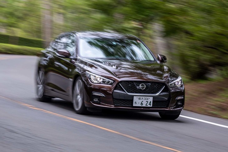 市販車では初となる「プロパイロット2.0」は、「スカイライン」のハイブリッドモデルにのみ搭載されている。ハイブリッドモデルのパワートレインは、従来モデルのものを踏襲。