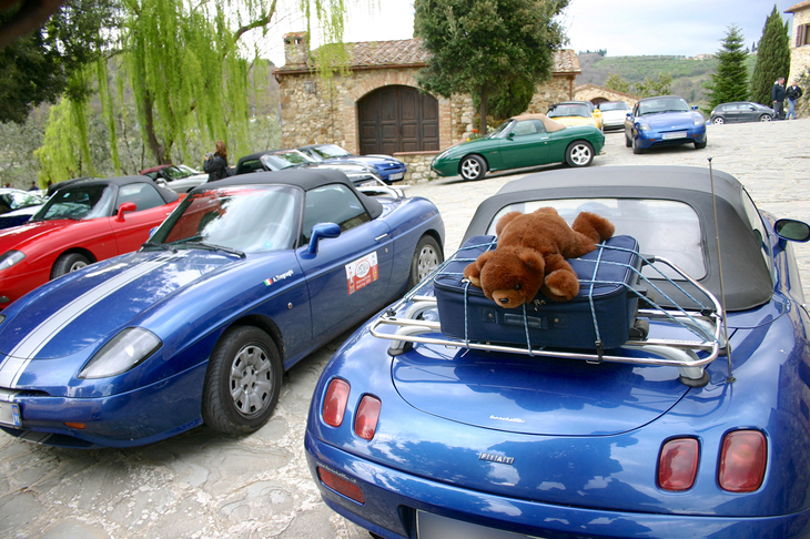 「フィアット・バルケッタ」のファンミーティングで。今回はクルマとぬいぐるみにまつわるお話である。