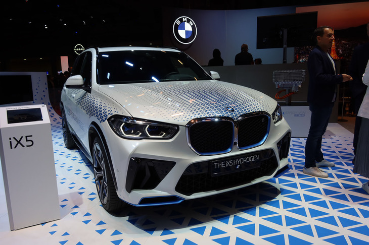 BMW iX5ハイドロジェン