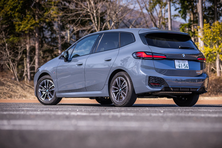 「218iアクティブツアラーMスポーツ」のボディーサイズは全長×全幅×全高＝4385×1825×1565mm、ホイールバースは2670mm。全高は「エクスクルーシブ」グレードよりも15mm低い設定だ。