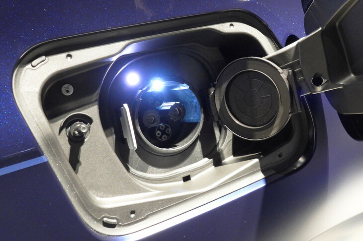 BMW i7 M70 xDrive（急速充電口）