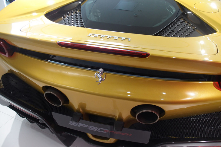 フェラーリSF90スパイダー（リアセクション）