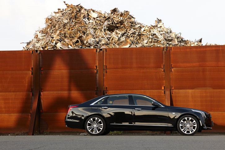 
	ボディー骨格には高圧鋳造アルミニウムや高強度鋼など11種類の素材を用いた新開発の「フュージョンフレーム」を採用。全長5.2mにせまるボディーサイズでありながら、車両重量を1920kgに抑えている。
	