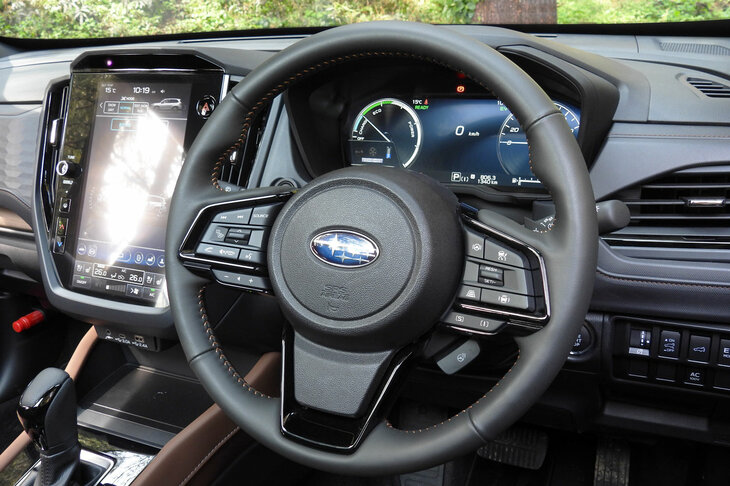 スバル・フォレスター プレミアムS：HEV EX（ステアリングホイール）