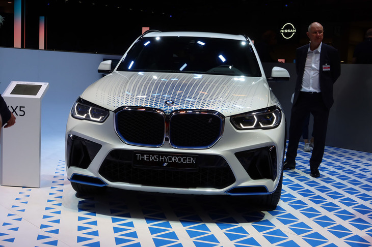 BMW iX5ハイドロジェン