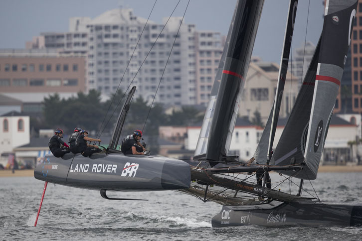 水上では“静かな駆け引き”が繰り広げられる。