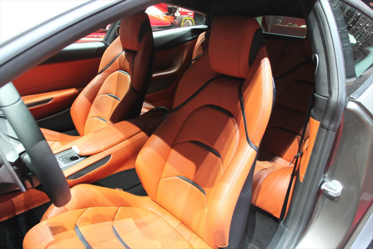 「フェラーリGTC4ルッソ」のインテリア。