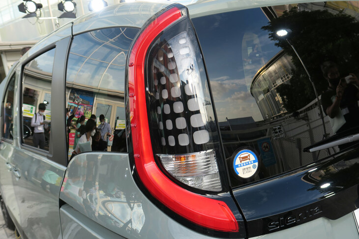 トヨタ・シエンタ ハイブリッドZ 7人乗り（リアコンビランプ）