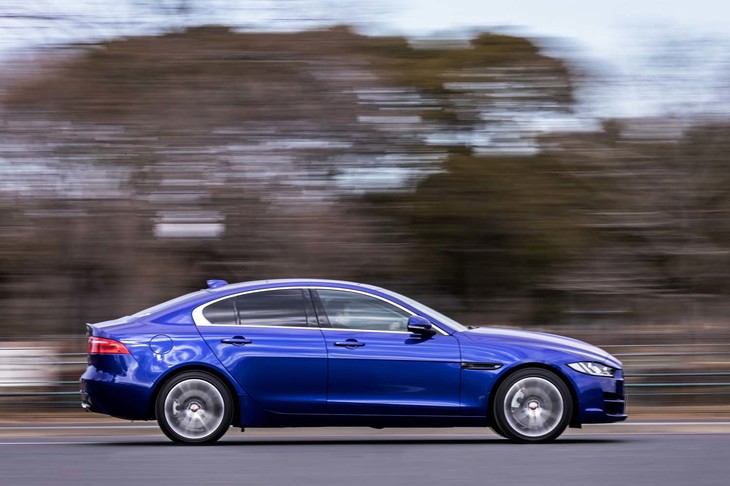 トルク感たっぷりの、スポーツサルーンの名にふさわしい爽快な加速が楽しめる「XE」。