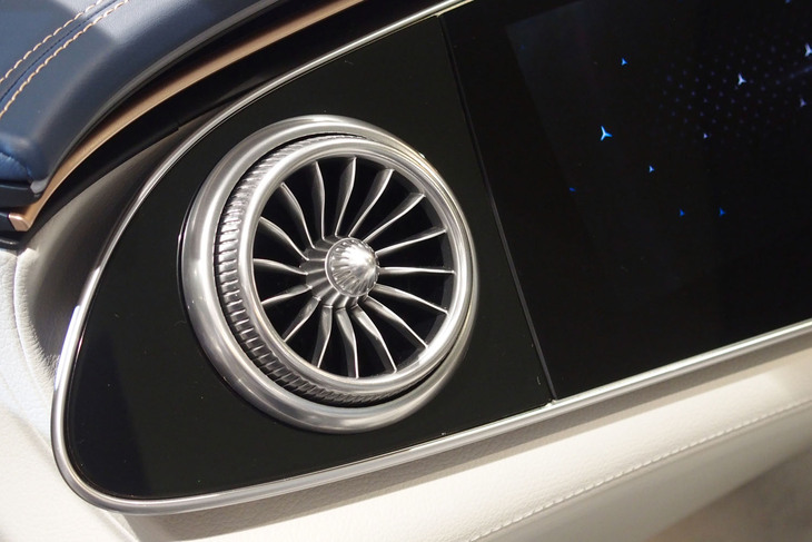 メルセデス・ベンツEQS580 4MATIC SUVスポーツ（エアコンの吹き出し口）