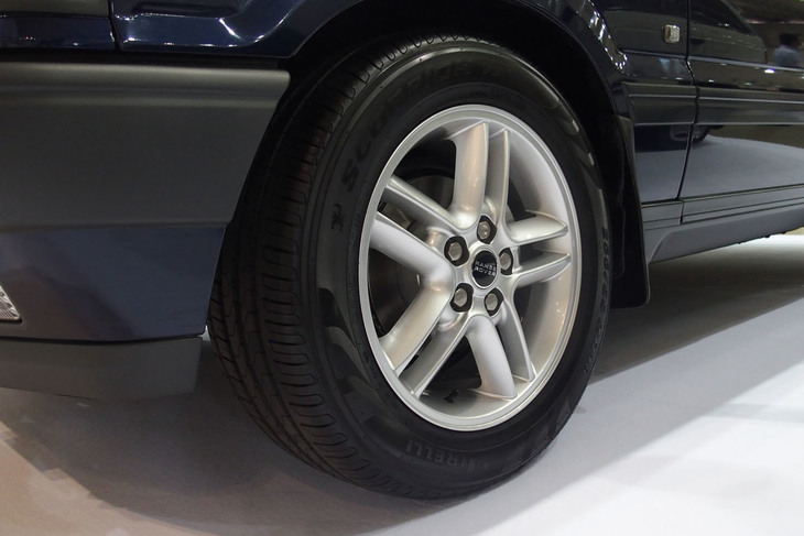 ランドローバー・レンジローバー4.0 HSE（2001年）／BRITISH LABEL