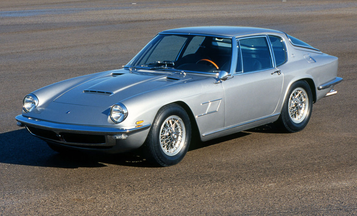 1963年のトリノショーでデビューした「マセラティ・ミストラル」。ちなみにミストラルとは後に加えられた英語名で、当初、本国では単にイタリア語で2座を意味する「ドゥーポスティー（2 posti）」と呼ばれていた。