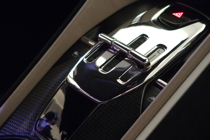 フェラーリ・ローマ（シフトセレクター）