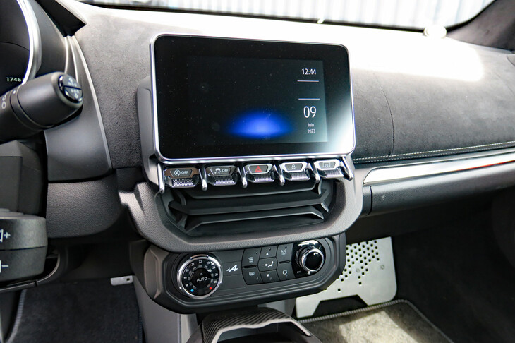 アルピーヌA110 Rルマン（センタークラスター＆センターディスプレイ）