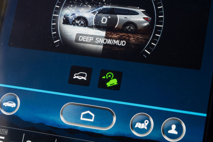 下り坂などで、自動で車速を一定に保つヒルディセントコントロールも装備される。