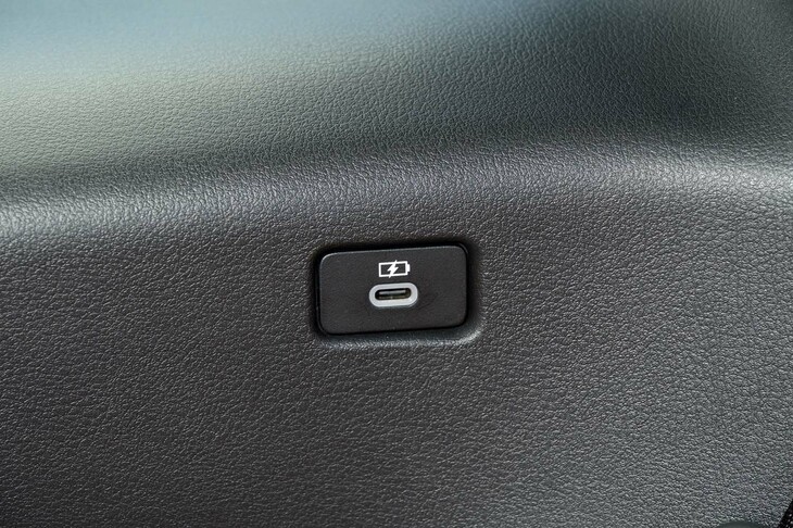 マツダCX-80 XDハイブリッド プレミアムスポーツ（USB Type-Cポート）