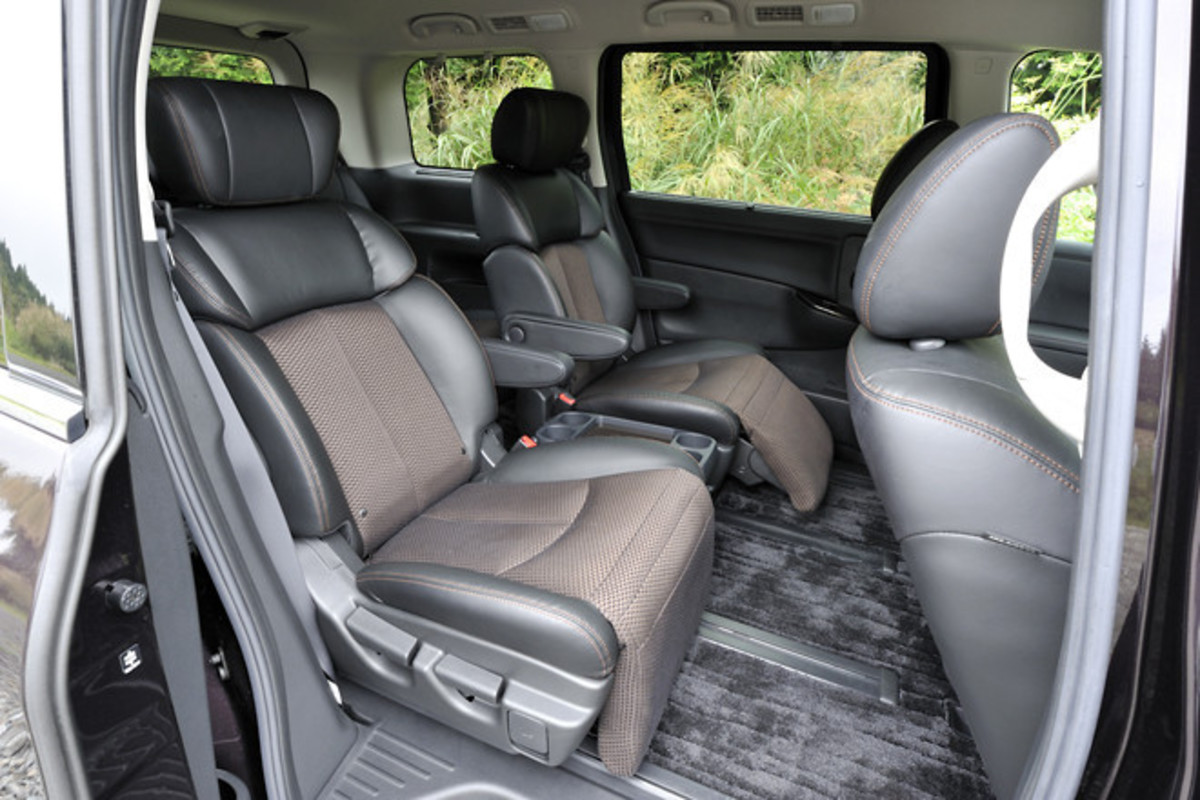 日産エルグランド250 Highway STAR 7人乗り（FF/CVT）【ブリーフテスト