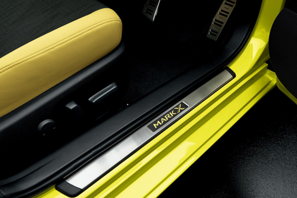 ラスト１点！希少価値！マークX Yellow Label マークX」のイベントで東京タワーが黄色に!? 【ニュース】 - webCG