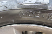「MOE」のロゴは、メルセデス・ベンツ承認の証し。
