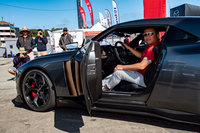 「日産GT-R50 by Italdesign」のドライバーズシートに収まる筆者。