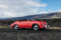 北米市場の要望に応えて生まれたといわれる「356スピードスター」。今回試乗した車両は1956年モデルで、最高出力60PSの1.6リッターフラット4をリアに搭載している。