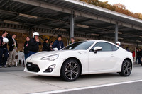 第136回：“平成のハチロク”、乗ってみたらどうだった？　〜「トヨタ86」チョイ乗り試乗会から