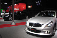 日産：パドックから眺める「GT-R」は格別【東京オートサロン2010】