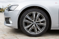 「40 TDI」のタイヤサイズは225/55R18が標準。テスト車には幅、内径ともにふた回りほど大きな、255/40R20サイズの「ミシュラン・パイロットスポーツ4」が装着されていた。