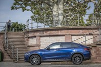 マイナーチェンジした「GLC300 4MATICクーペ」はマイルドハイブリッド仕様。最大トルク370Nmのエンジンを同150Nmのモーターがアシストする。