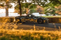 「レクサスLC」のオープントップバージョン登場　SUPER GTドライバーが英国でデモランを披露の画像