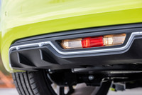 アクセル操作に応じて疑似エンジン音を発する「レコードモンツァ」のスピーカーをボディー後方下部に配置。レコードモンツァのサウンドは、停車時のみオン／オフの切り替えが行える。