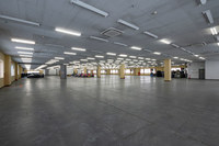 約1000坪の広さを誇る保管エリア。調温、調湿により愛車のコンディションを最適に保つことが可能だ。