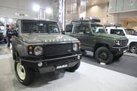 その手もあったか！ という感じの、DAMDの「LITTLE:D」。ベースはもちろん「スズキ・ジムニー シエラ」（左）と「ジムニー」（右）。