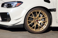 オーバーフェンダーでワイド化されたボディーも「S209」の特徴。タイヤは265/35R19サイズの「ダンロップSP SPORTMAXX GT600A」で、BBSの鍛造アルミホイールと組み合わされる。