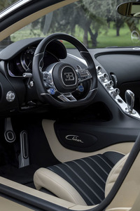 上質な革がふんだんに用いられたインテリア。1台1台、顧客の要望に応じて仕立てられる。