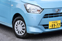 「L／L“SA III”」「B／B“SA III”」のタイヤサイズは155/70R13。前者には新デザインのフルホイールキャップが備わる。