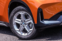 「xライン」グレードには、シルバーの「スタースポークスタイリング865」と呼ばれる18インチアルミホイールが標準で装備される。今回の試乗車は225/55R18サイズの「コンチネンタル・エココンタクト6Q」タイヤを組み合わせていた。