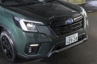 2021年6月に初公開、同年8月に正式発表された「スバル・フォレスター」のマイナーチェンジモデル。ヘッドランプに“切り欠き”を入れるなど、控えめながらデザインにも手が加えられた。