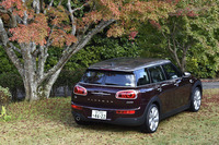 試乗車のボディーカラーは「ピュア・バーガンディー」。オプションの「シルバー・ルーフ＆ミラー・キャップ」を組み合わせている。