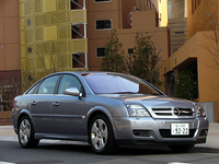 【スペック】ベクトラGTS3.2：全長×全幅×全高＝4610×1800×1465mm／ホイールベース＝2700mm／車重＝1530kg／駆動方式＝FF／3.2リッターV6DOHC24バルブ（211ps／6200rpm、30.6kgm／4000rpm）／車両本体価格＝415.0万円（テスト車＝458.0万円／DVDオペルナビゲーションシステム付きAVステーション＝30.0万円、チルトアップ機構付き電動ガラスサンルーフ＝13.0万円）（A）