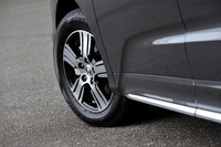 「オデッセイ ハイブリッド」のタイヤサイズは215/60R16。ガソリン車のベースグレード「G」とは異なりアルミホイールが標準装備される。