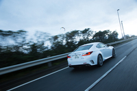 EPSなどの制御だけではなく、「Fスポーツ」はサスペンションにも専用のチューニングが施されている。
    