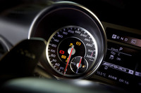 スピードメーター脇のマルチインフォメーションディスプレーの一角に、起動中のシリンダー数を示す表示が設けられた。